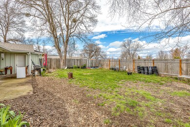 2225 Fowler Ln, Central Point, OR 97502 - photo 6