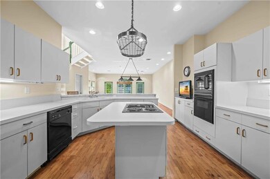Kitchen w/Center Island
