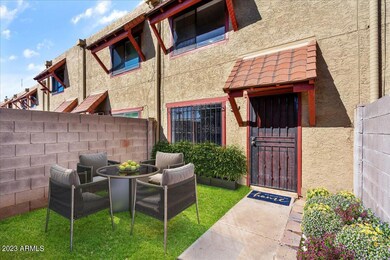 VIRTUALLY STAGED Front Patio