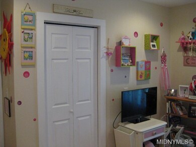 Bedroom w/Closet