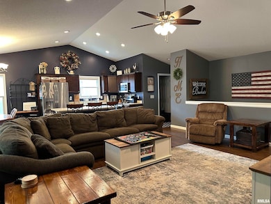 1460 Lawrence Ave, Camanche, IA 52730 - photo 4