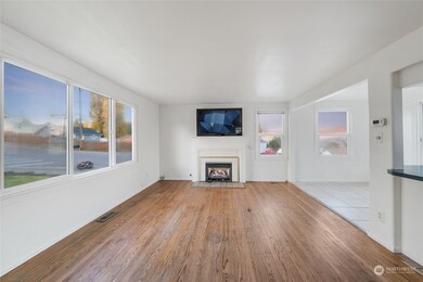 13502 34th Ave S, Tukwila, WA 98168 - photo 2