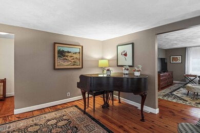 105 Greene St, Hopedale, MA 01747 - photo 4