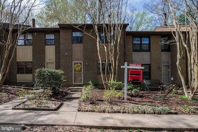 2048 Headlands Cir, Reston, VA 20191 - photo 2