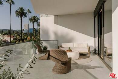 702 N Doheny Dr unit 302, West Hollywood, CA 90069 - photo 2