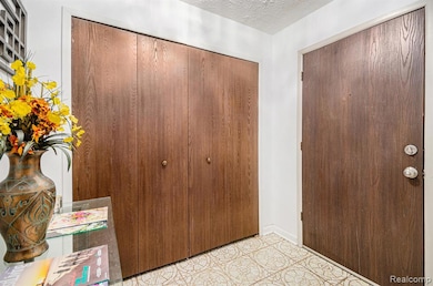 27875 Berrywood Ln unit 81, Farmington Hills, MI 48334 - photo 3