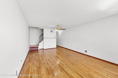 160 Long Pond Ln, Staten Island, NY 10304 - photo 5