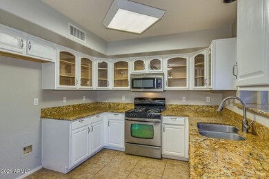 1791 E Del Rio Kitchen3
