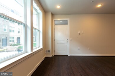 13325 Launders St, Herndon, VA 20171 - photo 5