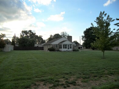 352 W Van Buren St, Nappanee, IN 46550 - photo 4