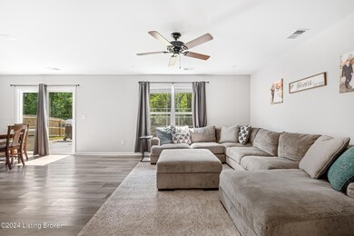 9012 Manslick Commons Dr, Louisville, KY 40219 - photo 7