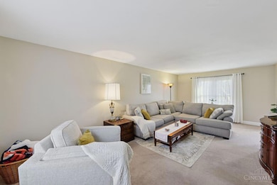 4252 Runningfawn Dr, Cincinnati, OH 45247 - photo 3