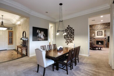 E2 Night-Dining Room