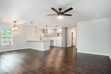 306 Neyland St, Houston, TX 77022 - photo 3