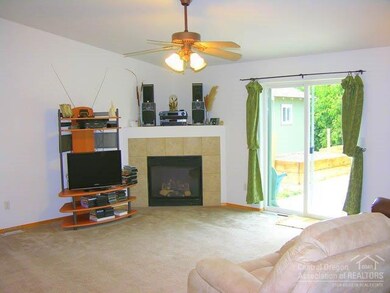 2057 NW Joshua Tree Ct, Redmond, OR 97756 - photo 2