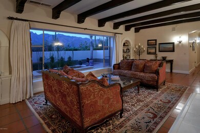 LIVING ROOM W/PICTURE WINDOW