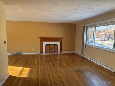 824 Lovetta Dr, Dayton, OH 45429 - photo 2