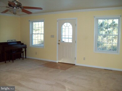 782 Franklin Square Dr, Chambersburg, PA 17201 - photo 6