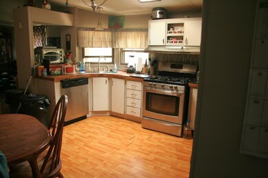 42 Parker Ave, Saint Johnsbury, VT 05819 - photo 3