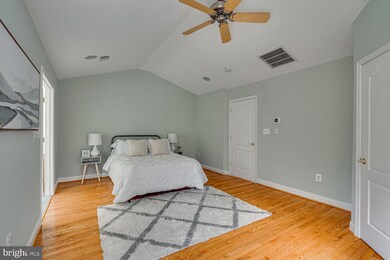 9955 Cyrandall Dr, Oakton, VA 22124 - photo 7