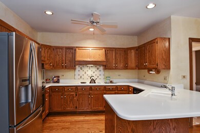 9 Bristol Ct, Burr Ridge, IL 60527 - photo 5