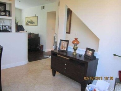 Entrance to kitchen & living room