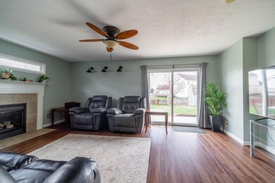 1520 Quail Run Dr-28
