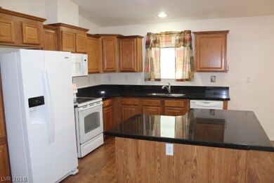 GREAT KITCHEN FOR ENTERTAINING! NEW(2018) REFRIGER