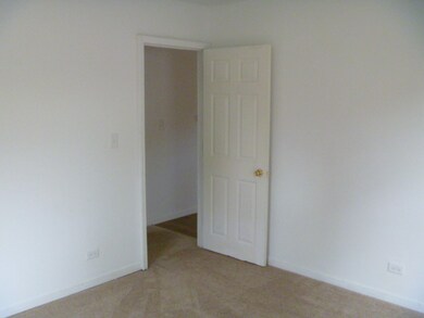 79 Sparrow Rd, Carpentersville, IL 60110 - photo 5