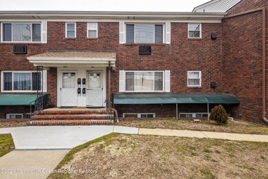 01_House Front