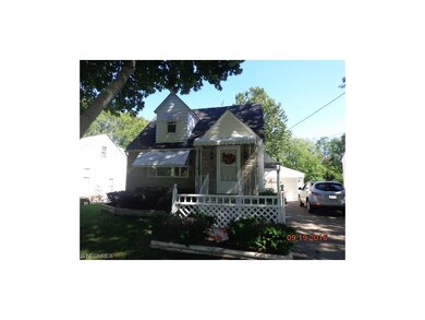 close view with garage to the right