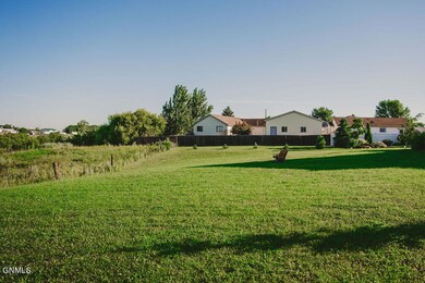 716 Evergreen Cir NW, Jamestown, ND 58401 - photo 2
