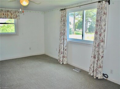 3800 Roanoke Rd, Newton Grove, NC 28366 - photo 7