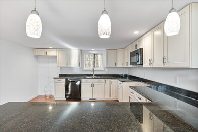 81 Willowbrook Ave, Stratham, NH 03885 - photo 4