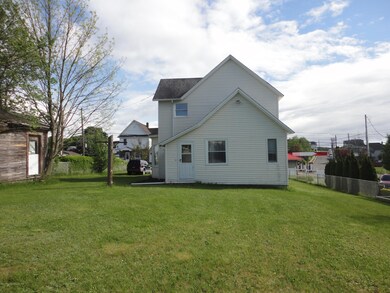 917 Dunmore St, Throop, PA 18512 - photo 3