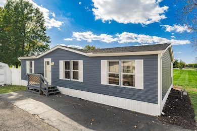 2185 Maureen Blvd S, Obetz, OH 43207 - photo 2