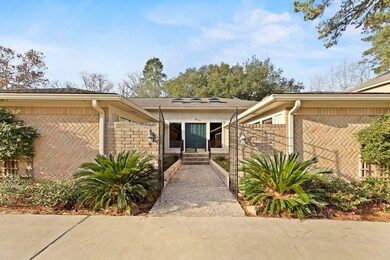 Circle Drive to Front Courtyard