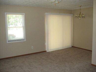 2007 W 69th St, Davenport, IA 52806 - photo 4