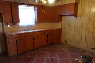 2404 Lindberg Ave, McAllen, TX 78501 - photo 5