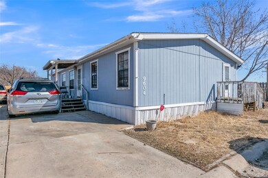 Exterior Front, 3 car driveway