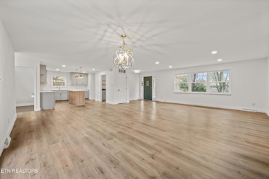 5722 Chesswood Dr NE, Knoxville, TN 37912 - photo 4