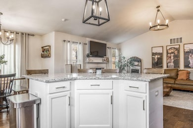 5561FaustAveSpringfield(7of41)