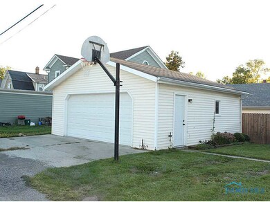 Detached Garage.
