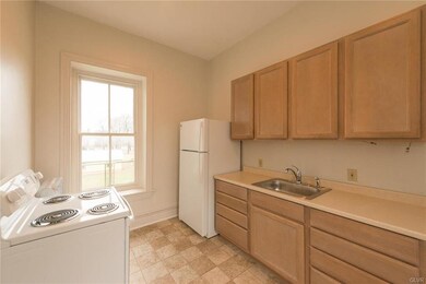 617 Easton Rd unit 3rd floor, Riegelsville, PA 18077 - photo 2