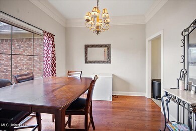 05-164 Harvey Crossing Dining area