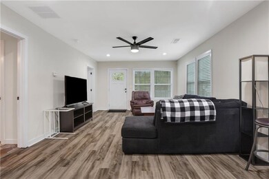 Living area with visible vents, baseboards, ceilin