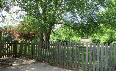 829 Hickman Hill Rd, Frankfort, KY 40601 - photo 3