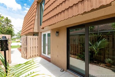 1606 W Harmony Lake Cir, Davie, FL 33324 - photo 6