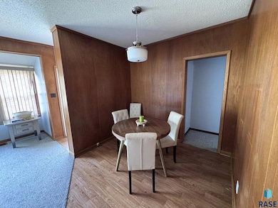 303 S Marshall St, Rock Rapids, IA 51246 - photo 6