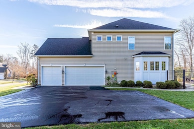 9052 John Sutherland Ln, Lorton, VA 22079 - photo 4